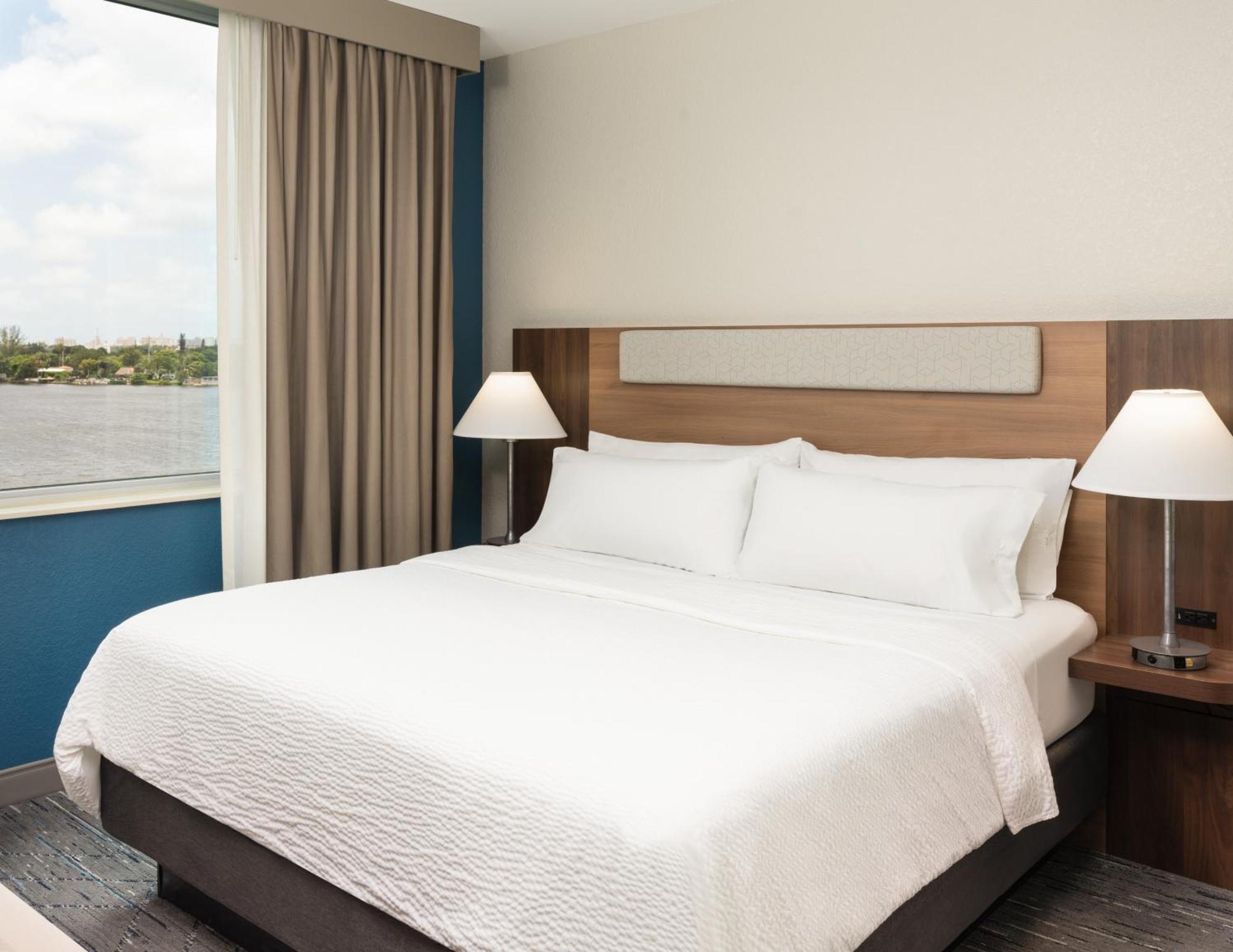 Holiday Inn Express Miami Airport-Blue Lagoon Area, An Ihg Hotel Екстер'єр фото